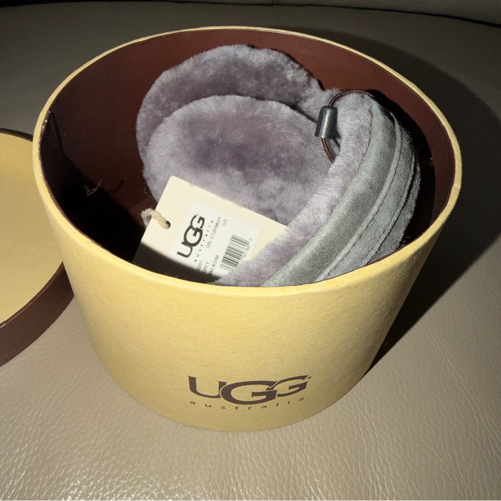 New UGG Grey Earmuffs Shearling Sheepskin Genuine Leather Trim Polyester Fill OS - Picture 2 of 16